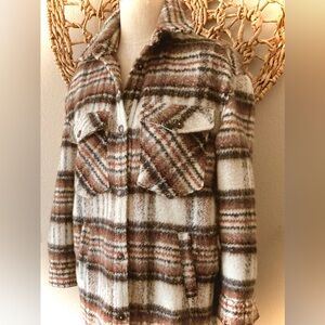 Blank NYC brand Women’s Brown & Cream Plaid Long Shacket Coat. Size Small.